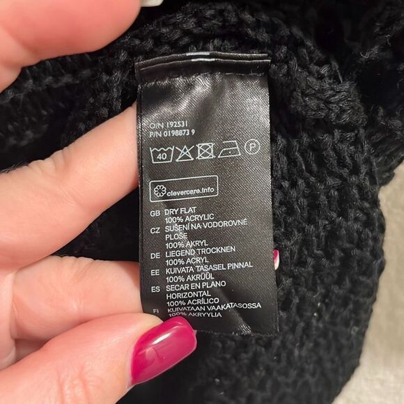 ✨H&M Open Knit V Neck Black Sweater✨ - Picture 5 of 5